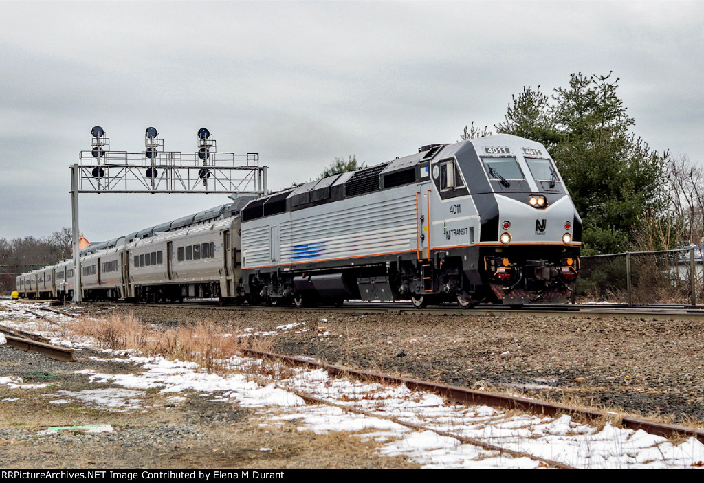 NJT 4011 on train 1113